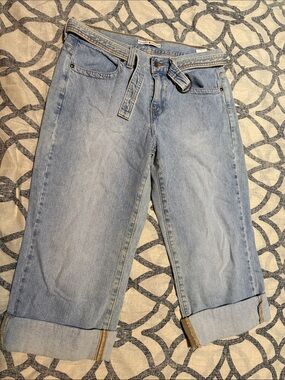 Light Wash Women’s Jeans with Belt